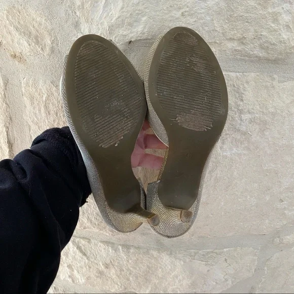 Kelly & Katie Peep Toe Open Side Wedding Gold Silver Sparkle Heels SZ 6 - Picture 7 of 8